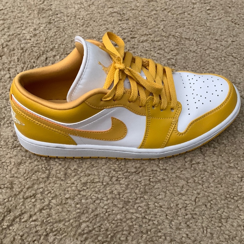 Jordan 1 Lows ‘Pollen’